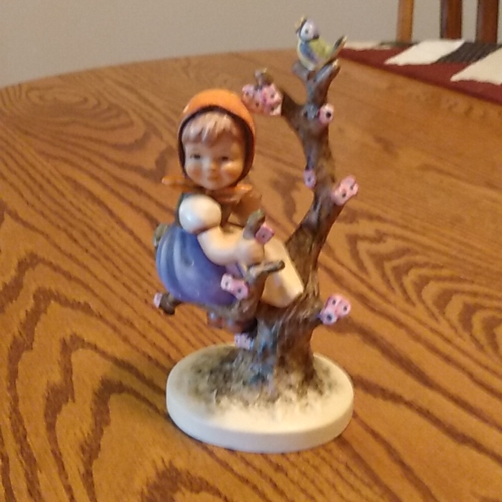 Hummel Apple Tree Girl